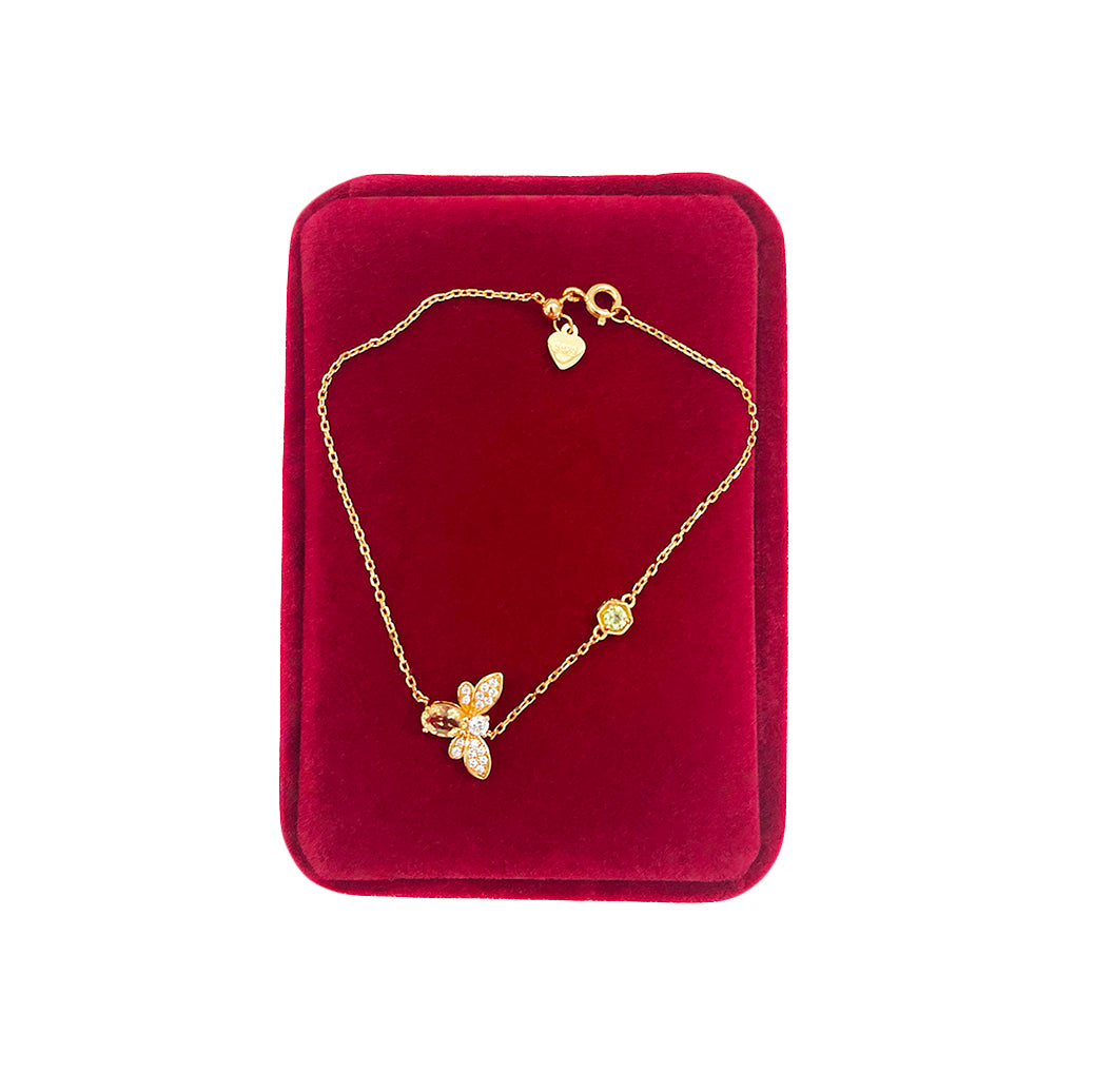 Citrine gemstone bracelet styled in luxury jewellery box, showcasing sustainable craftsmanship.