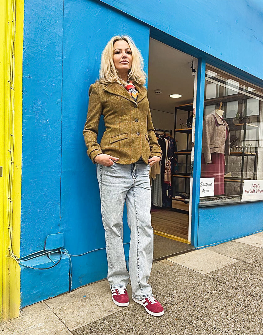 Handcrafted tweed wool jacket for women – luxury sustainable slow fashion by Moda de la Maria.