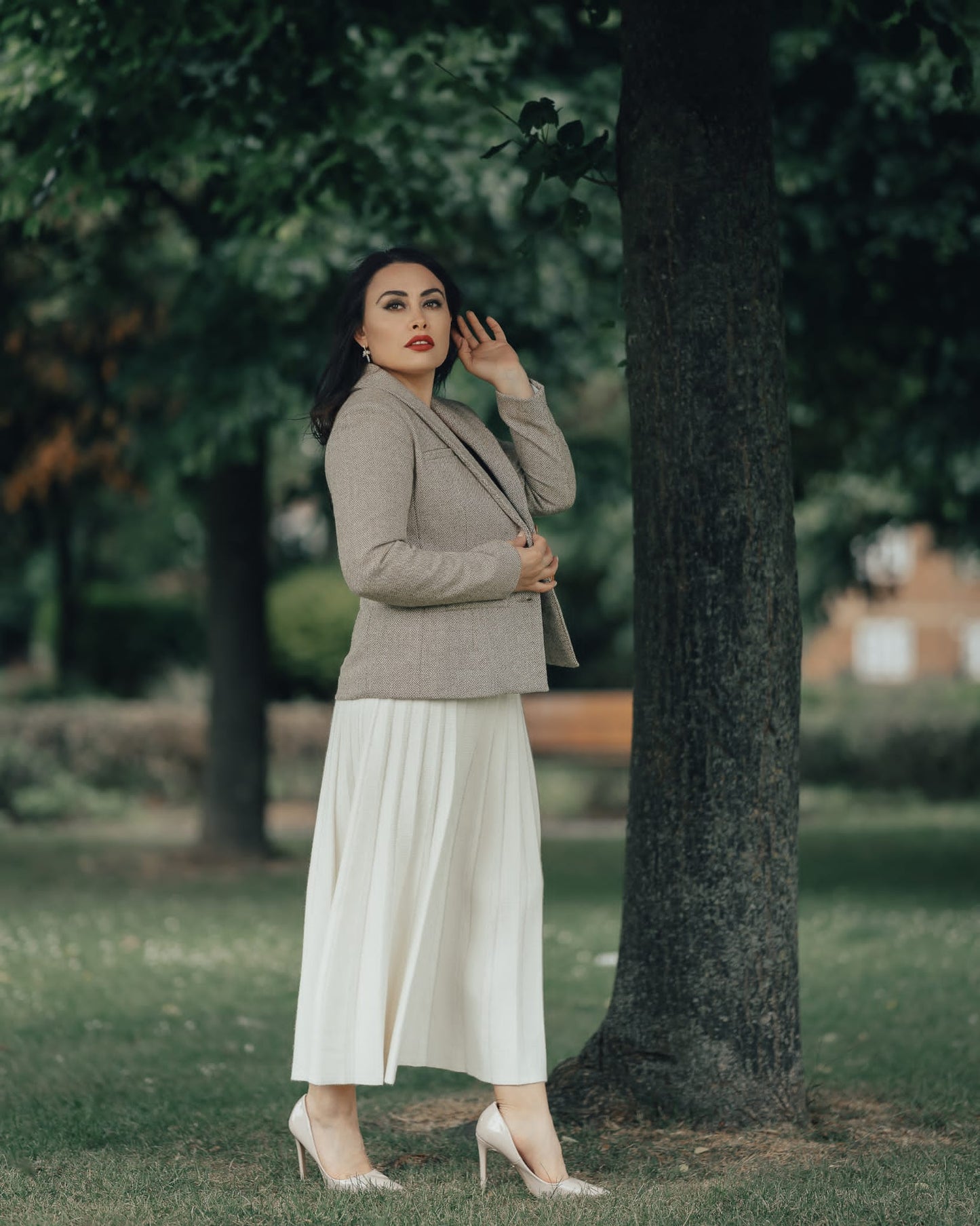 Luxury organic cashmere skirt in classic silhouette, knitted for softness and elegance.
Back view
