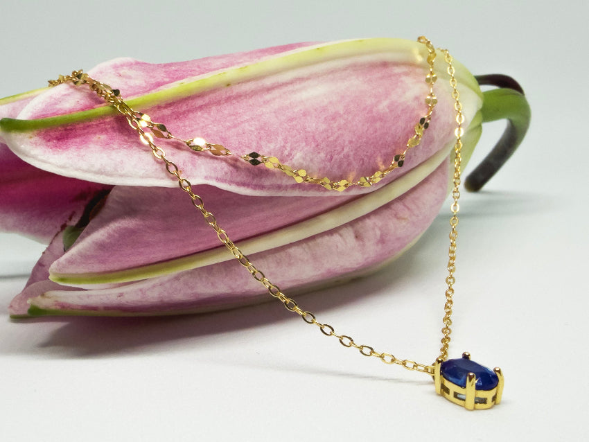 Natural blue sapphire pendant necklace in 18K gold plated sterling silver – Moda de la Maria