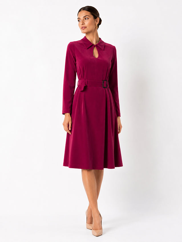 Timeless burgundy midi dress with feminine silhouette and tailored waist, designed by Moda de la Maria
