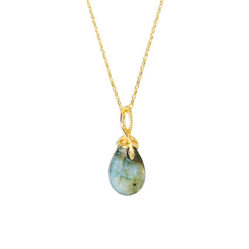 Moda de la Maria minimalist labradorite pendant necklace in gold plated sterling silver worn by a woman, timeless, elegant jewellery for women over 40