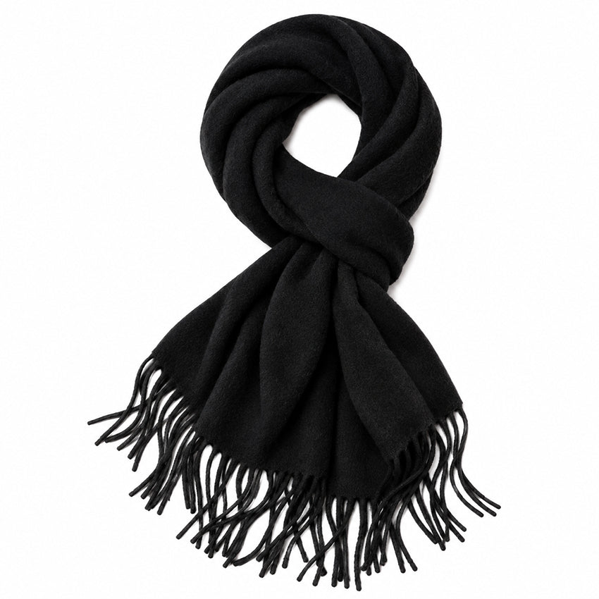 Moda de la Maria 100% cashmere scarf in black with soft texture and fringed edges