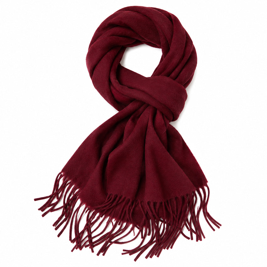 Moda de la Maria 100% cashmere scarf in burgundy red with soft texture and fringed edges