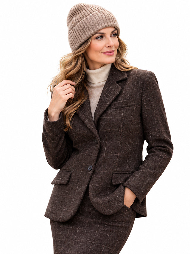 Taupe pure cashmere beanie styled with a brown Moda de la Maria wool tweed jacket