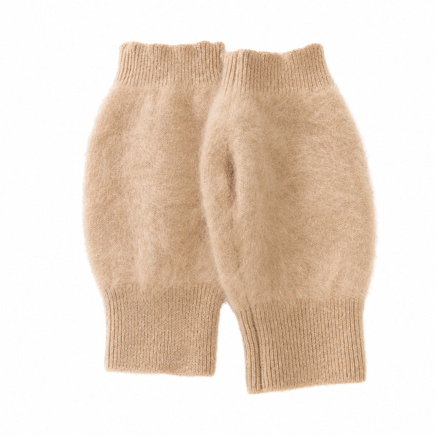 Detailed close-up of the ultra-soft brushed 100% pure cashmere texture on Moda de la Maria luxury fingerless mittens, highlighting the rich natural fibres and premium finish.