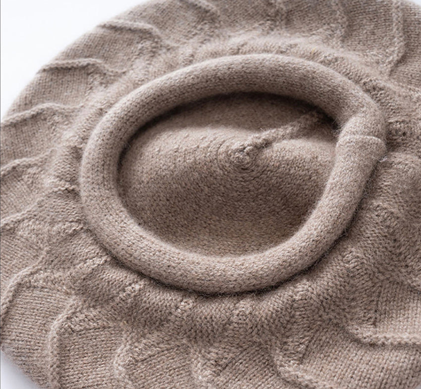 Close-up showing the luxurious pure cashmere texture and spiral knit detailing of the taupe beret by Moda de la Maria.