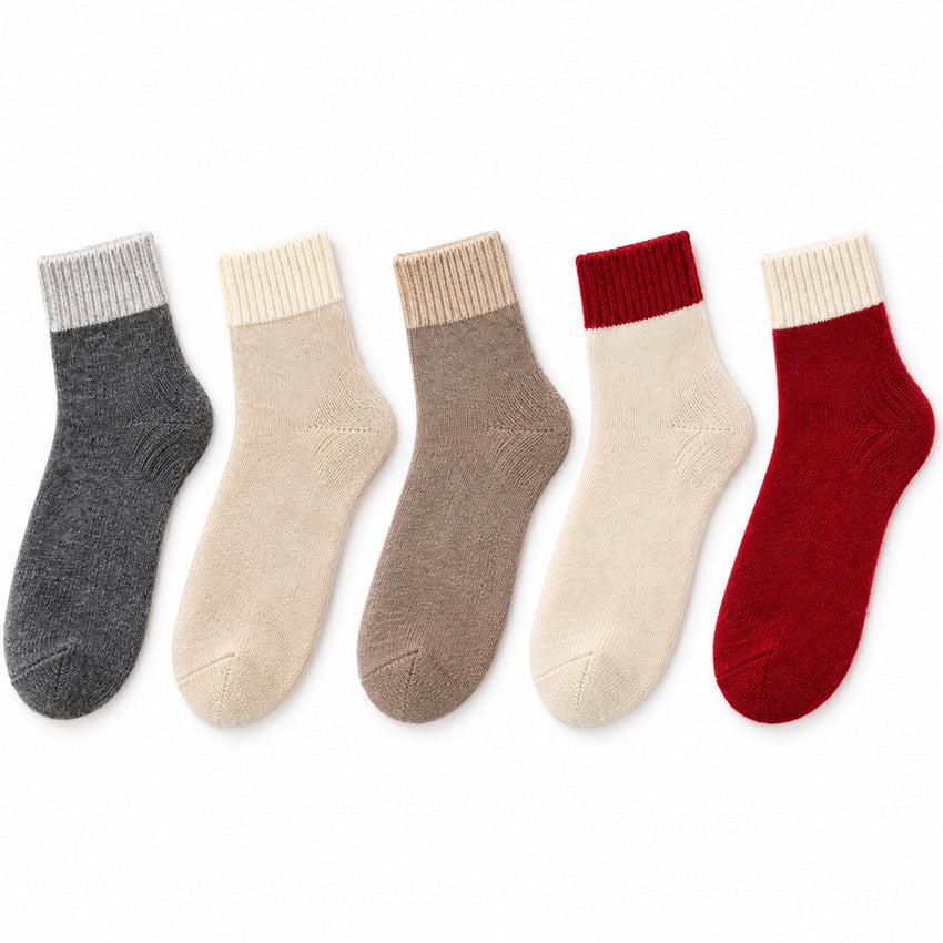 Women’s pure cashmere ankle socks in five colourways, featuring grey, oatmeal, taupe, ivory and red with contrast ribbed cuffs by Moda de la Maria.