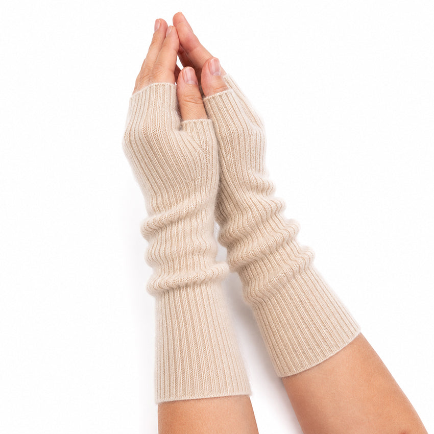 Woman wearing Semolina pure cashmere fingerless gloves with an elegant long ribbed design.