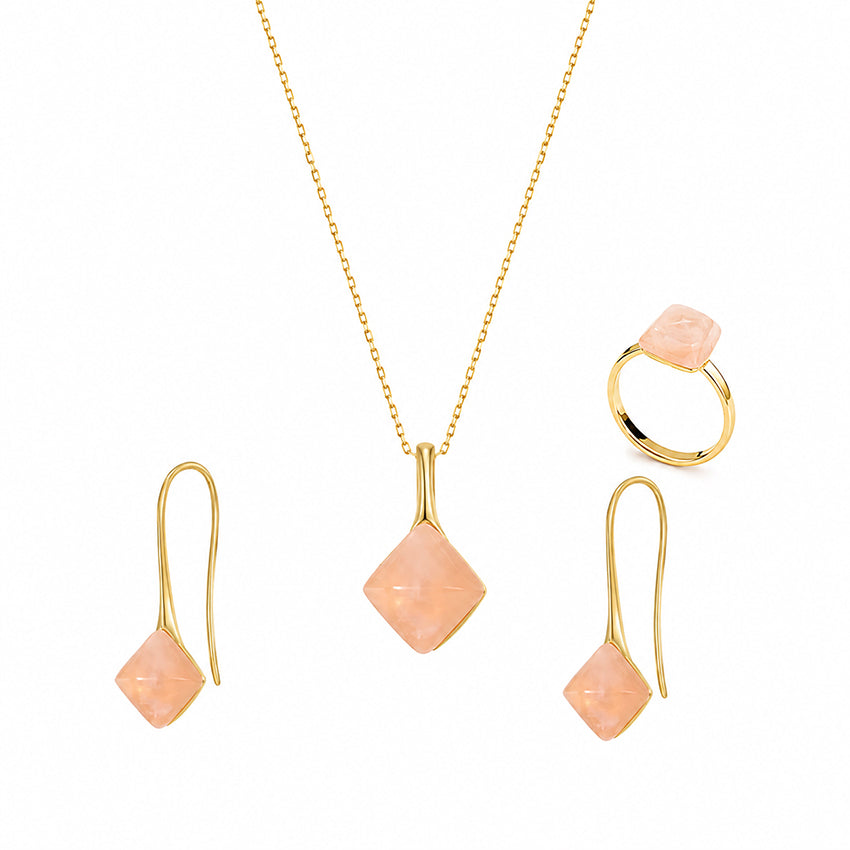 Luxury rose quartz jewellery set featuring an 18K gold-plated sterling silver pendant necklace, matching drop earrings and statement ring—elegant natural gemstone jewellery by Moda de la Maria.