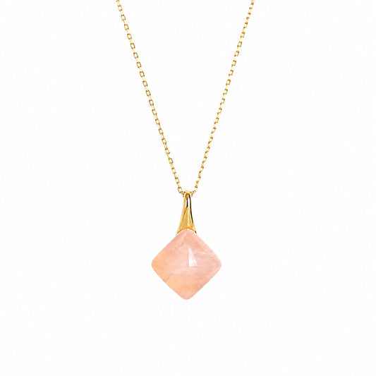 Luxury rose quartz pendant necklace in 18K gold-plated sterling silver featuring a natural rose quartz gemstone—elegant minimalist jewellery for everyday luxury by Moda de la Maria.