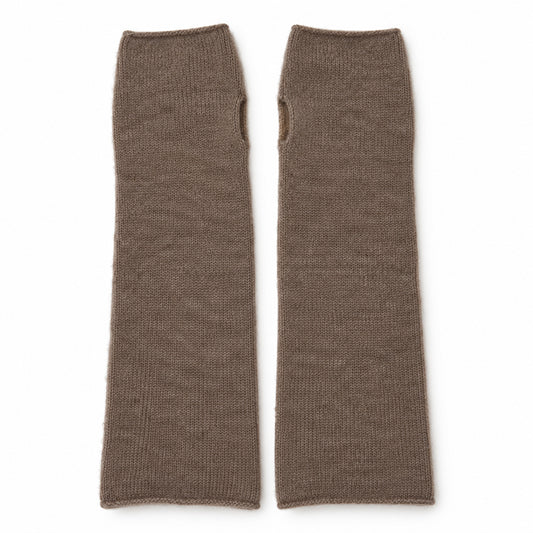Women’s taupe pure cashmere long fingerless gloves with thumb openings and soft fine-knit texture by Moda de la Maria.