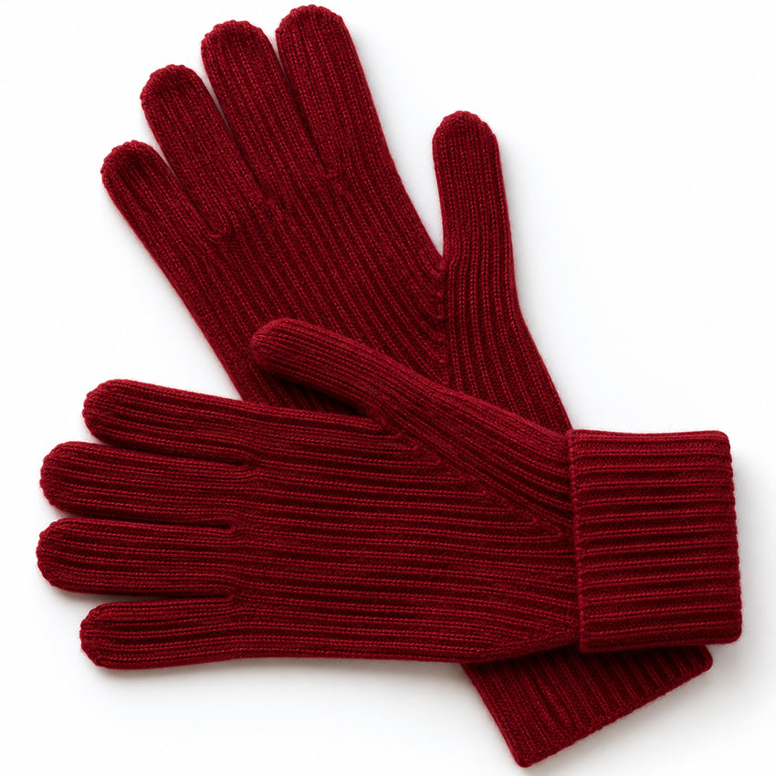 Women’s pure cashmere gloves in deep burgundy with ribbed cuffs and seamless knit by Moda de la Maria.